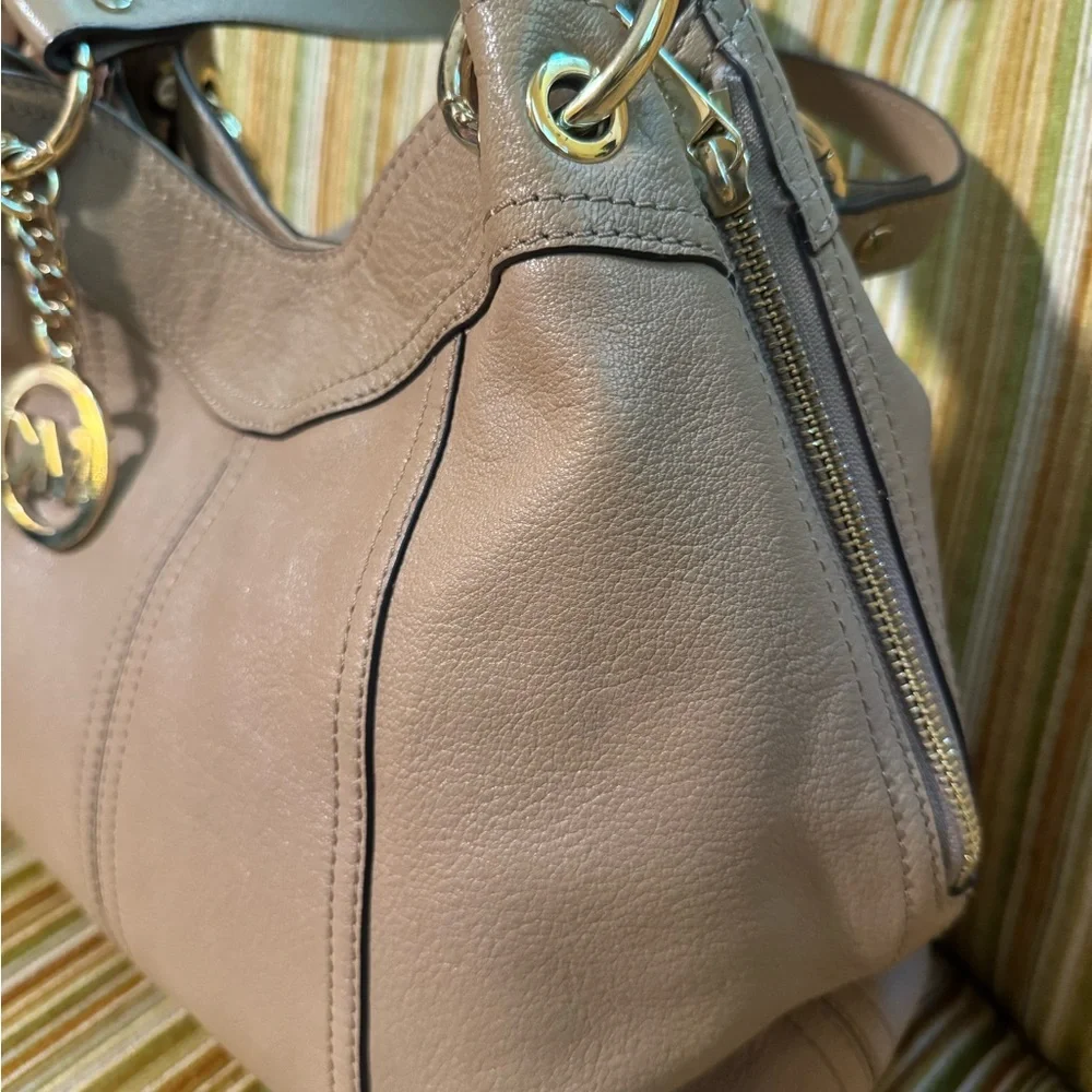 Michael Kors Tan Shoulder Bag with Pebbled Finish - Picture 10 of 11